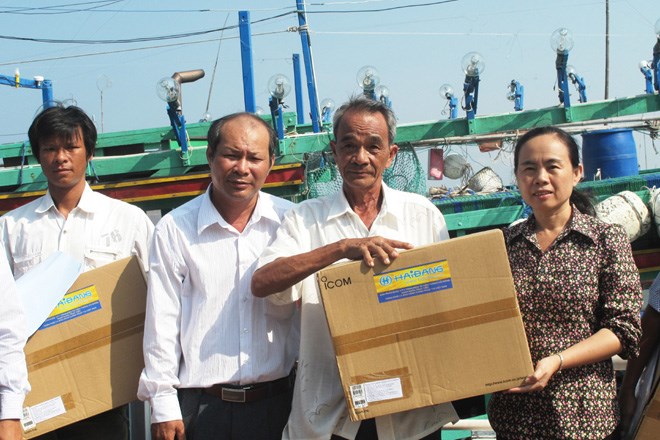 ปฏิบัติกิจกรรมต่างๆเพื่อให้การช่วยเหลือชาวประมงหว่างซาและเจื่องซาออกทะเลจับปลา